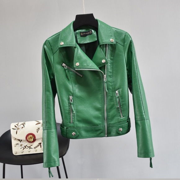 ☘️SALE☘️Vegan leather women’s short moto jacket - Picture 9 of 12
